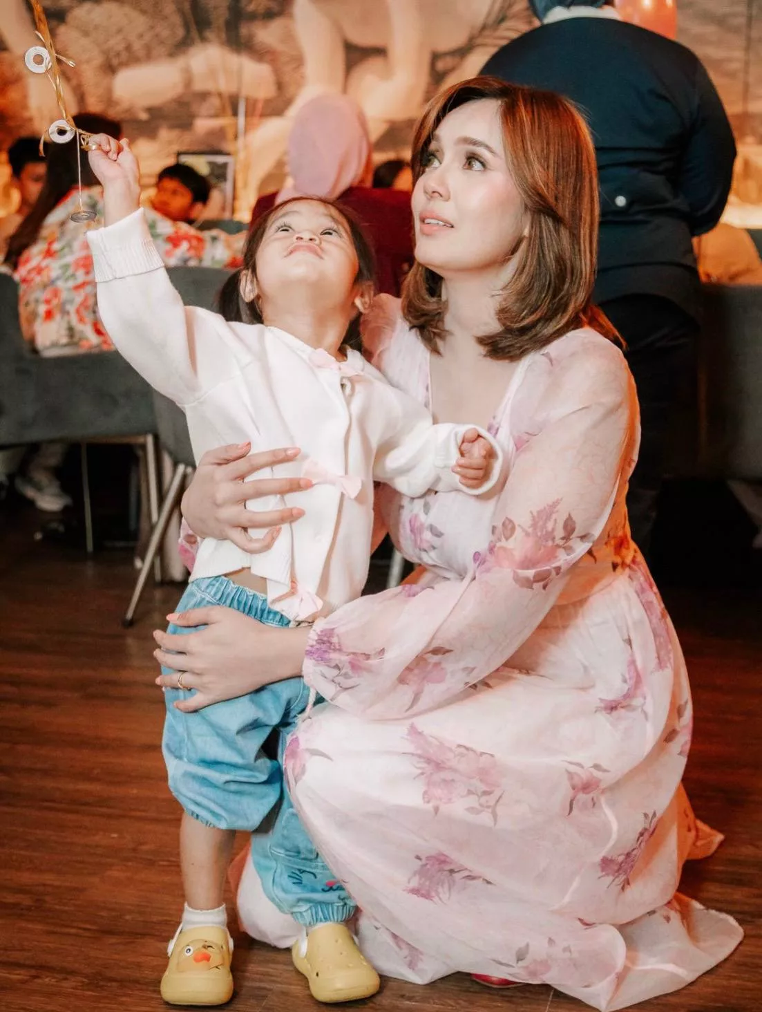 “Apa Yang Saya Rasa, Itu Tak Penting,” - Jalani Co-Parenting Bersama Kamal Adli, Uqasha Mahu Terus Bahagiakan Anak 7 “Apa Yang Saya Rasa, Itu Tak Penting,” - Jalani Co-Parenting Bersama Kamal Adli, Uqasha Mahu Terus Bahagiakan Anak