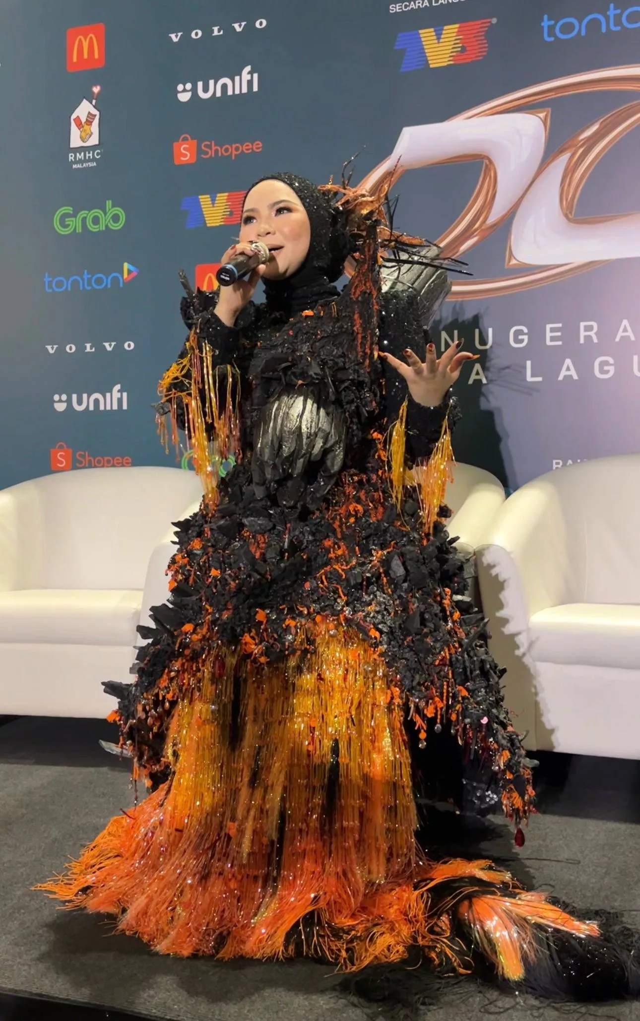 Lelaki Tak Dikenali Ubah Perspektif Aina Abdul, Jadi Titik Tolak Persembahan ‘All Out’ di AJL40 - “ Saya Menangis Dan…”