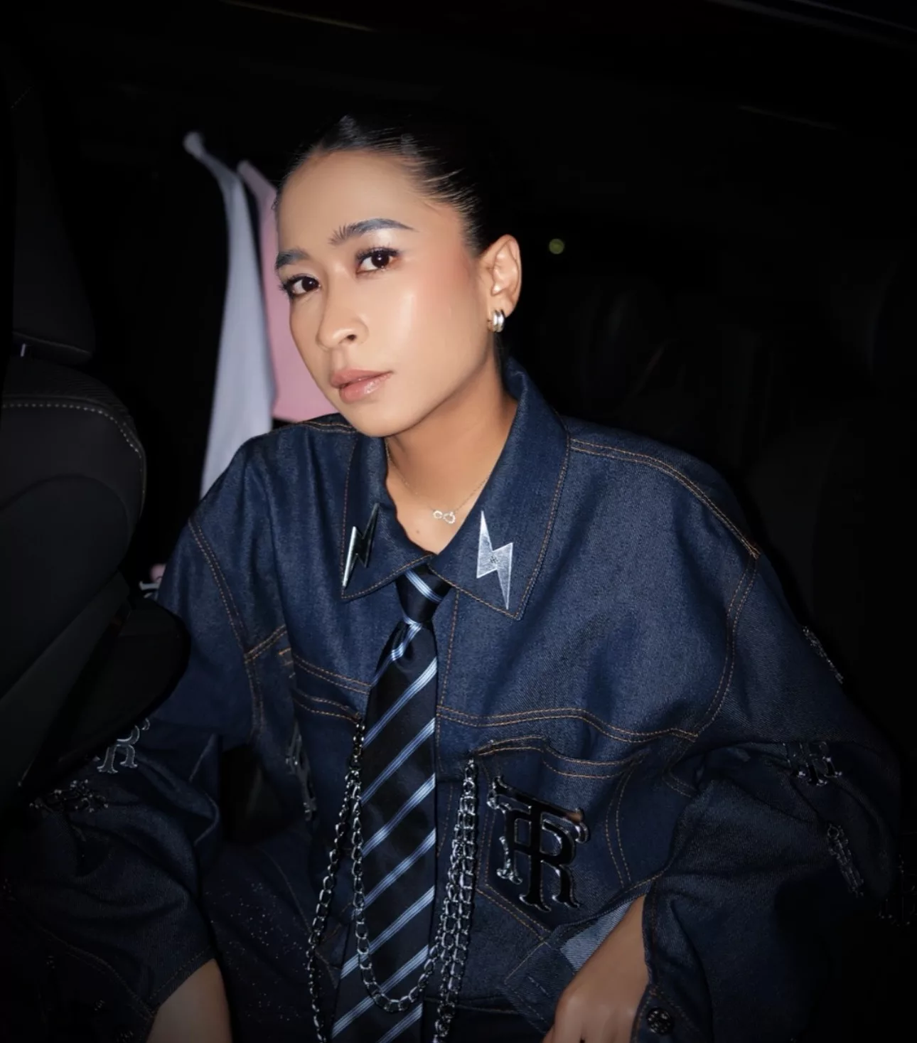 Ara Johari Ulas Foto Cincin Bersama Lelaki, Bakal Umum Berita Besar Dalam Masa Terdekat - “Harap Segalanya Dipermudah…” 9 Ara Johari Ulas Foto Cincin Bersama Lelaki, Bakal Umum Berita Besar Dalam Masa Terdekat - “Harap Segalanya Dipermudah…”