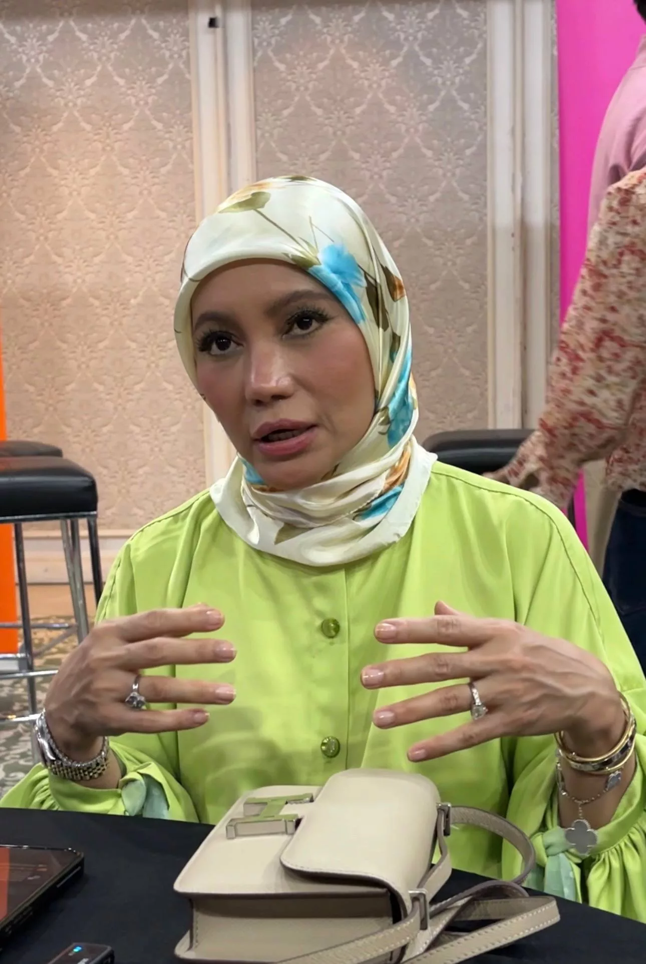 Ramai Cuba Mendekat, A. Aida Mahu Azeva Fokus Kerjaya! Usah Terburu-Buru Soal Jodoh - “Hantaran 10 Juta, Saya Boleh Pertimbangkan.”