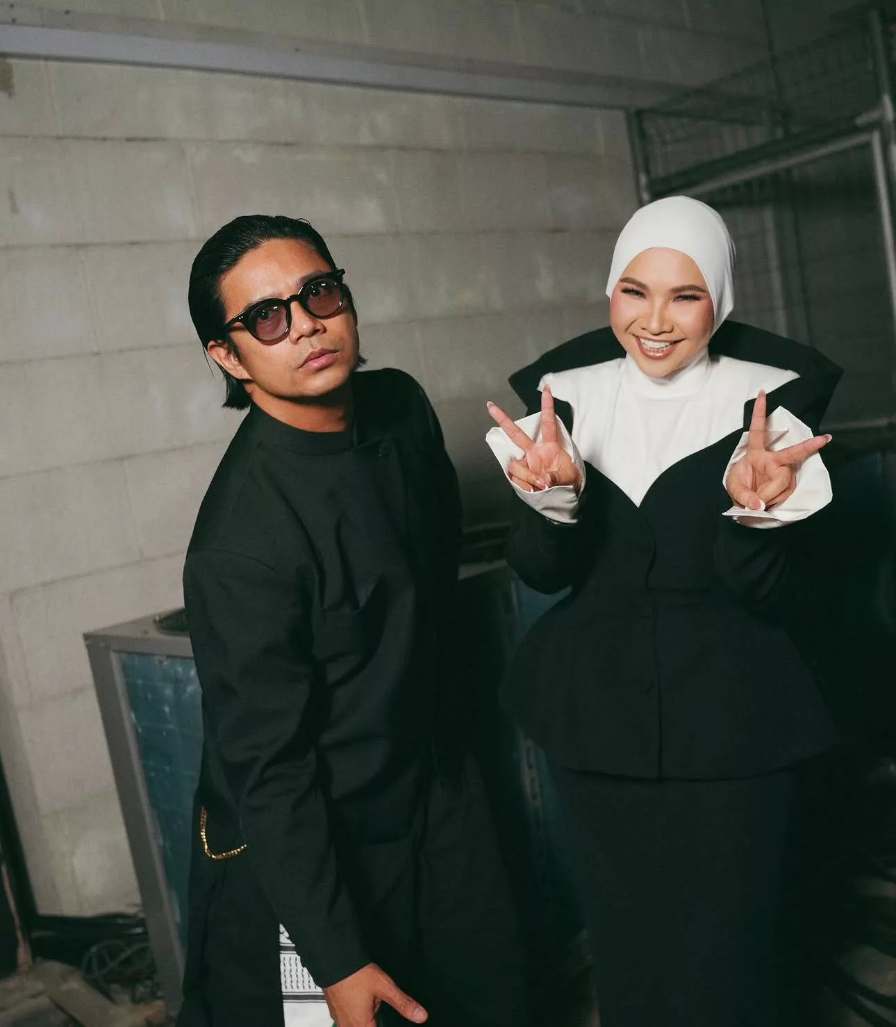 “Nak Puaskan Hati Semua Orang, Memang Tak Bergeraklah,” - Noh Salleh Enggan Peduli Kritikan MV Sang Penikam 2026, Umum Bakal Rakam Lagu Baharu Bersama Aina Abdul 9 “Nak Puaskan Hati Semua Orang, Memang Tak Bergeraklah,” - Noh Salleh Enggan Peduli Kritikan MV Sang Penikam 2026, Umum Bakal Rakam Lagu Baharu Bersama Aina Abdul