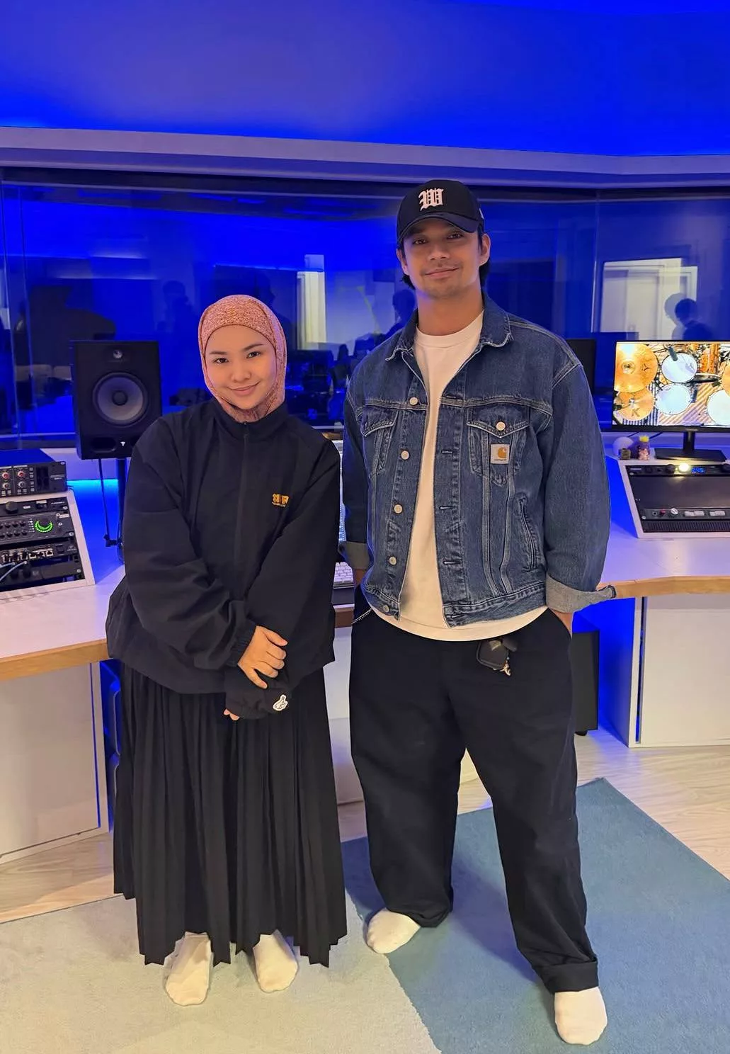 “Nak Puaskan Hati Semua Orang, Memang Tak Bergeraklah,” - Noh Salleh Enggan Peduli Kritikan MV Sang Penikam 2026, Umum Bakal Rakam Lagu Baharu Bersama Aina Abdul 10 “Nak Puaskan Hati Semua Orang, Memang Tak Bergeraklah,” - Noh Salleh Enggan Peduli Kritikan MV Sang Penikam 2026, Umum Bakal Rakam Lagu Baharu Bersama Aina Abdul