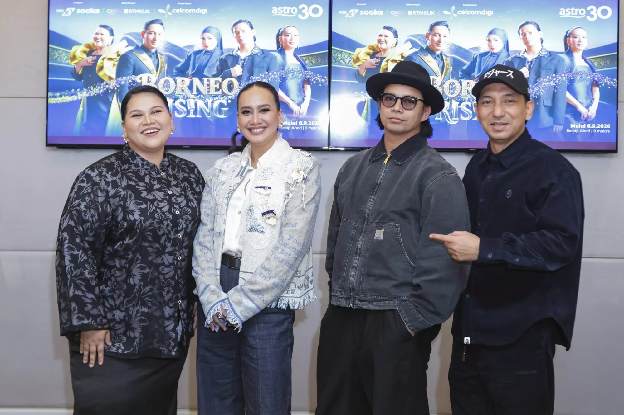 “Nak Puaskan Hati Semua Orang, Memang Tak Bergeraklah,” - Noh Salleh Enggan Peduli Kritikan MV Sang Penikam 2026, Umum Bakal Rakam Lagu Baharu Bersama Aina Abdul 11 “Nak Puaskan Hati Semua Orang, Memang Tak Bergeraklah,” - Noh Salleh Enggan Peduli Kritikan MV Sang Penikam 2026, Umum Bakal Rakam Lagu Baharu Bersama Aina Abdul