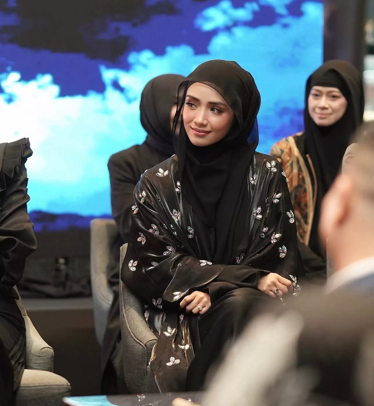 “Pada Mulanya, Saya Tak Tahu Tentang Hero Filem Ini, Hanya Tahu Umie Aida Bakal Jadi Ibu, Eman Manan Pula Jadi Bapa Saya,” - Ummi Nazeera 7 “Pada Mulanya, Saya Tak Tahu Tentang Hero Filem Ini, Hanya Tahu Umie Aida Bakal Jadi Ibu, Eman Manan Pula Jadi Bapa Saya,” - Ummi Nazeera