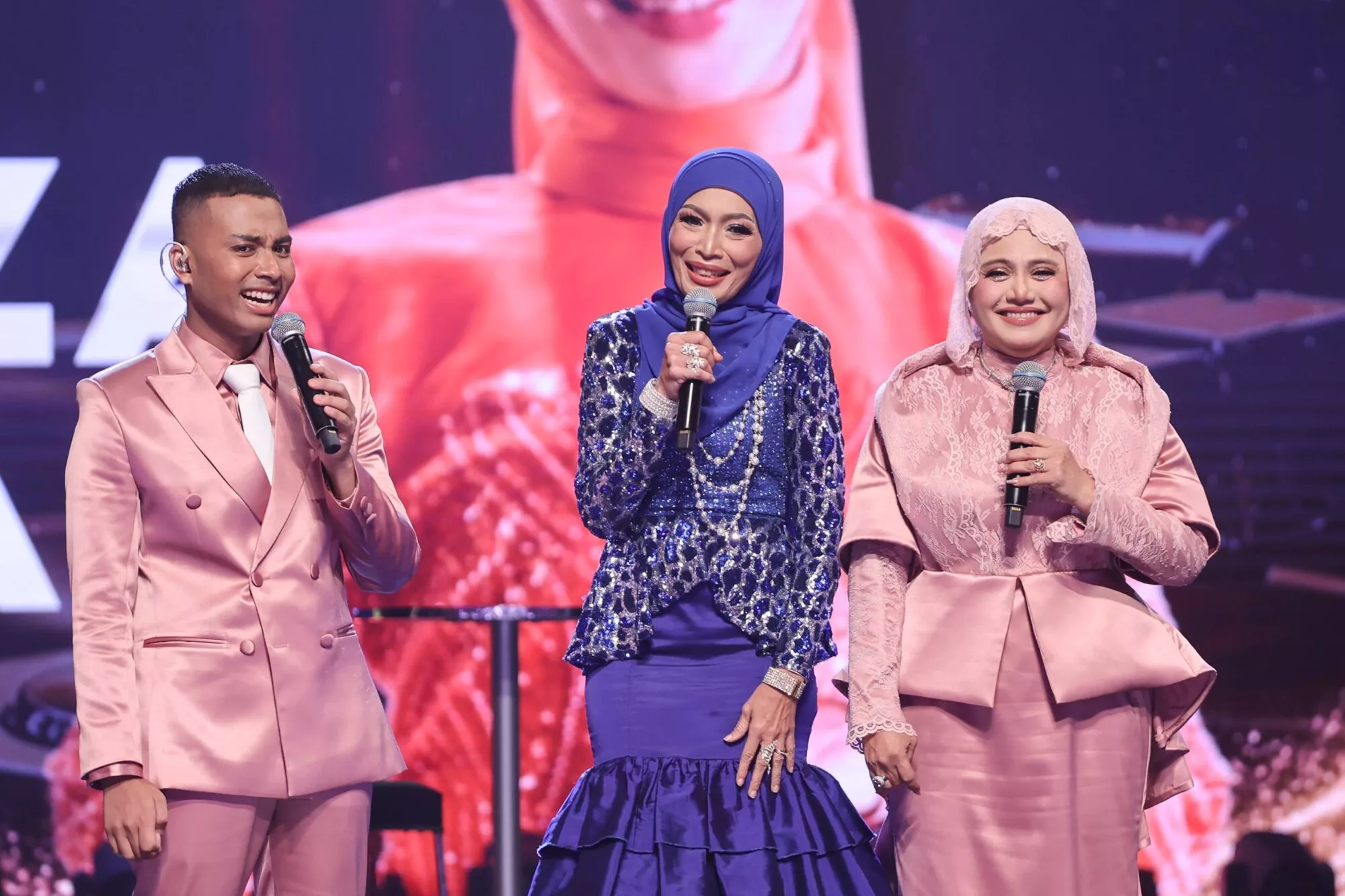 “Dia Sudah Boleh Buka Mata, Ada Pergerakan Tangan….,” - Amyza Aznan Kongsi Perkembangan Terkini Suami, Namun Masih Ditidurkan di CCU