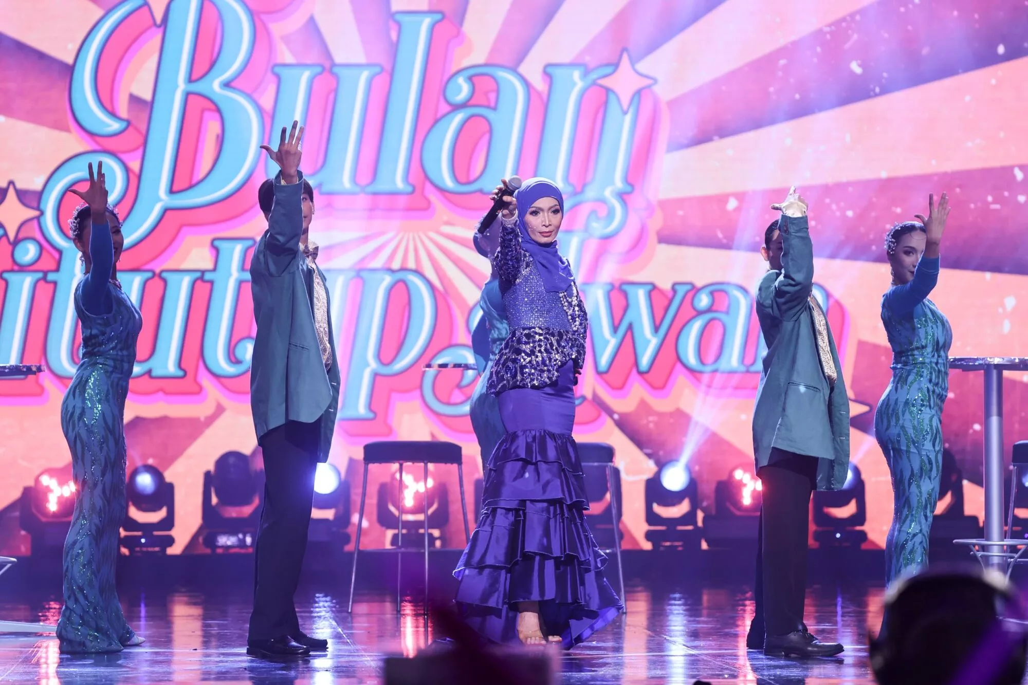 “Dia Sudah Boleh Buka Mata, Ada Pergerakan Tangan….,” - Amyza Aznan Kongsi Perkembangan Terkini Suami, Namun Masih Ditidurkan di CCU