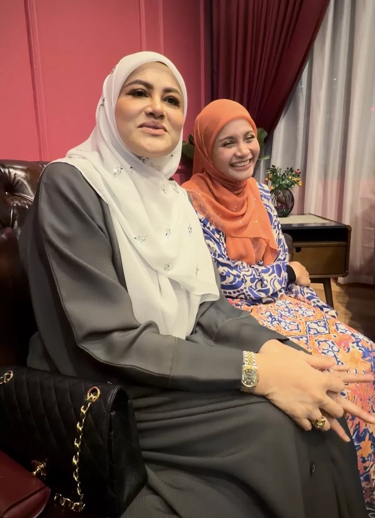 Anne Ngasri & Hamizan Seru Kaum Hawa Cari Kekuatan Diri, Bukan Sekadar Bergantung Pada Orang Lain - “Di Sebalik Senyuman, Ada Luka Yang Tak Terlihat.” 7 Anne Ngasri & Hamizan Seru Kaum Hawa Cari Kekuatan Diri, Bukan Sekadar Bergantung Pada Orang Lain - “Di Sebalik Senyuman, Ada Luka Yang Tak Terlihat.”