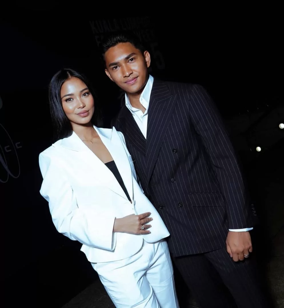 “Mohon Maaf Jika Ada Sebarang Kekurangan…,” - Hussain Buat ‘Catwalk’ Di KLFW 2026, Emran Puji Gaya Model Yang ‘Natural’ 16 “Mohon Maaf Jika Ada Sebarang Kekurangan…,” - Hussain Buat ‘Catwalk’ Di KLFW 2026, Emran Puji Gaya Model Yang ‘Natural’