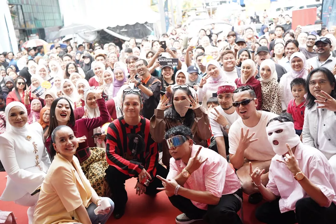 Aina Abdul Fokus Kualiti Persembahan Di AJL40, Percaya Rezeki & Hargai Harapan Peminat - “Janganlah Hentam, ‘Curhat’ Lebih-Lebih Dekat Threads…”