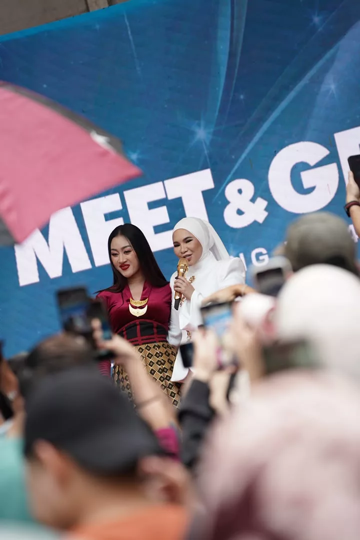 Aina Abdul Fokus Kualiti Persembahan Di AJL40, Percaya Rezeki & Hargai Harapan Peminat - “Janganlah Hentam, ‘Curhat’ Lebih-Lebih Dekat Threads…”