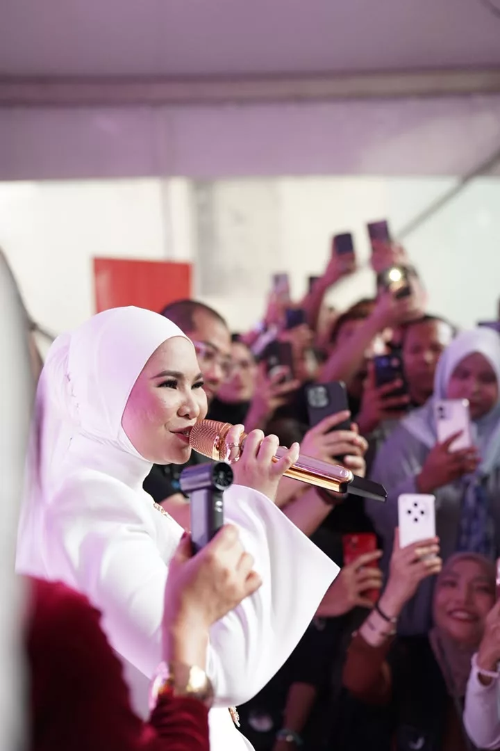 Aina Abdul Fokus Kualiti Persembahan Di AJL40, Percaya Rezeki & Hargai Harapan Peminat - “Janganlah Hentam, ‘Curhat’ Lebih-Lebih Dekat Threads…”