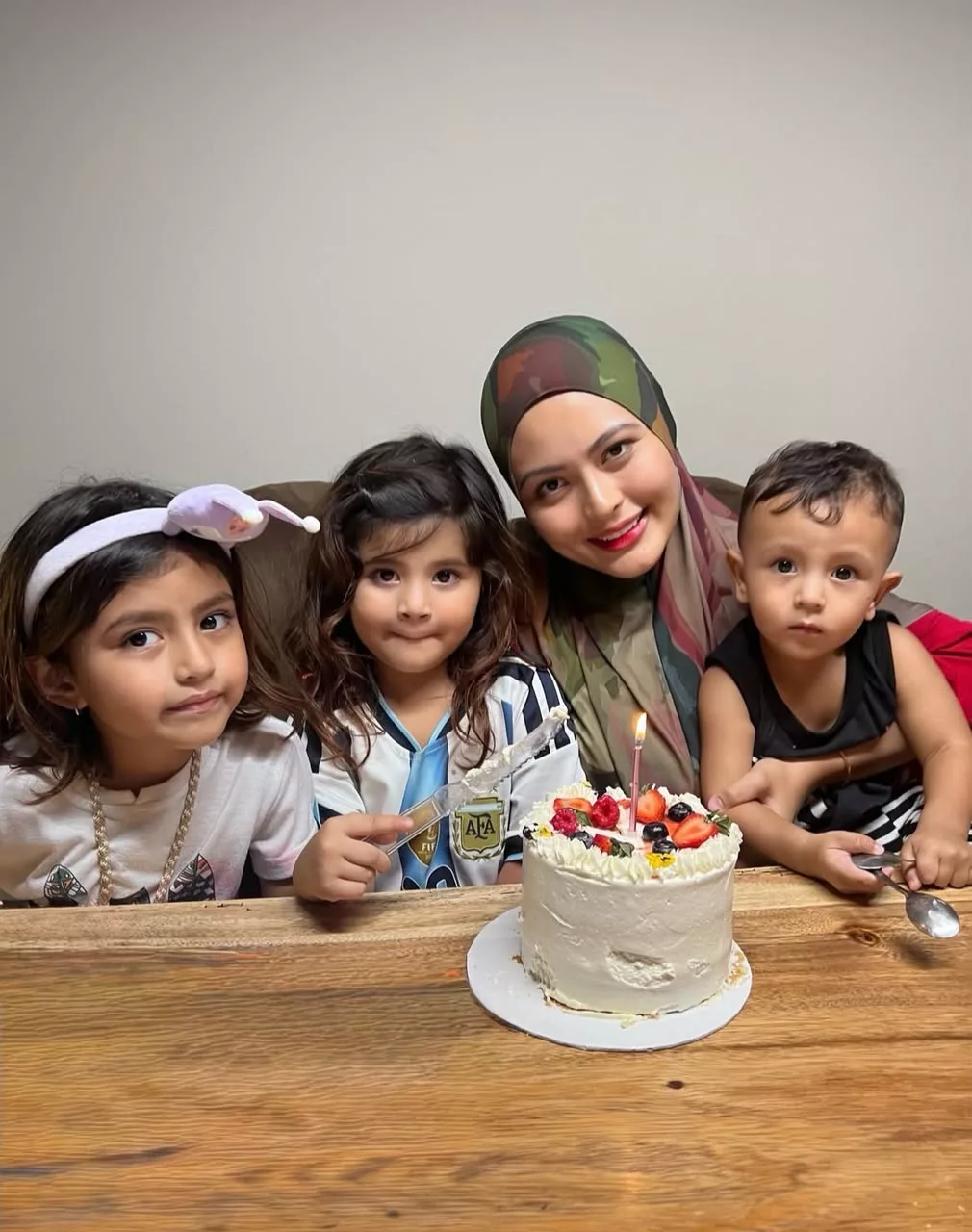 “Allah Sedang Tulis Cerita Yang Lebih Indah…” – Syida Melvin 11 “Allah Sedang Tulis Cerita Yang Lebih Indah…” – Syida Melvin