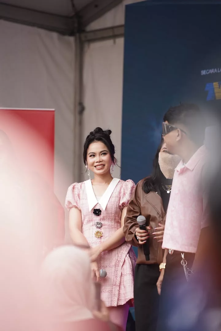 Wani Kayrie Guna Mikrofon Pertama Dibeli Sejak 2019 Ke AJL40 - “Perkara Ini Mungkin Kecil, Namun Bagi Saya Sesuatu Yang Sangat Besar…”