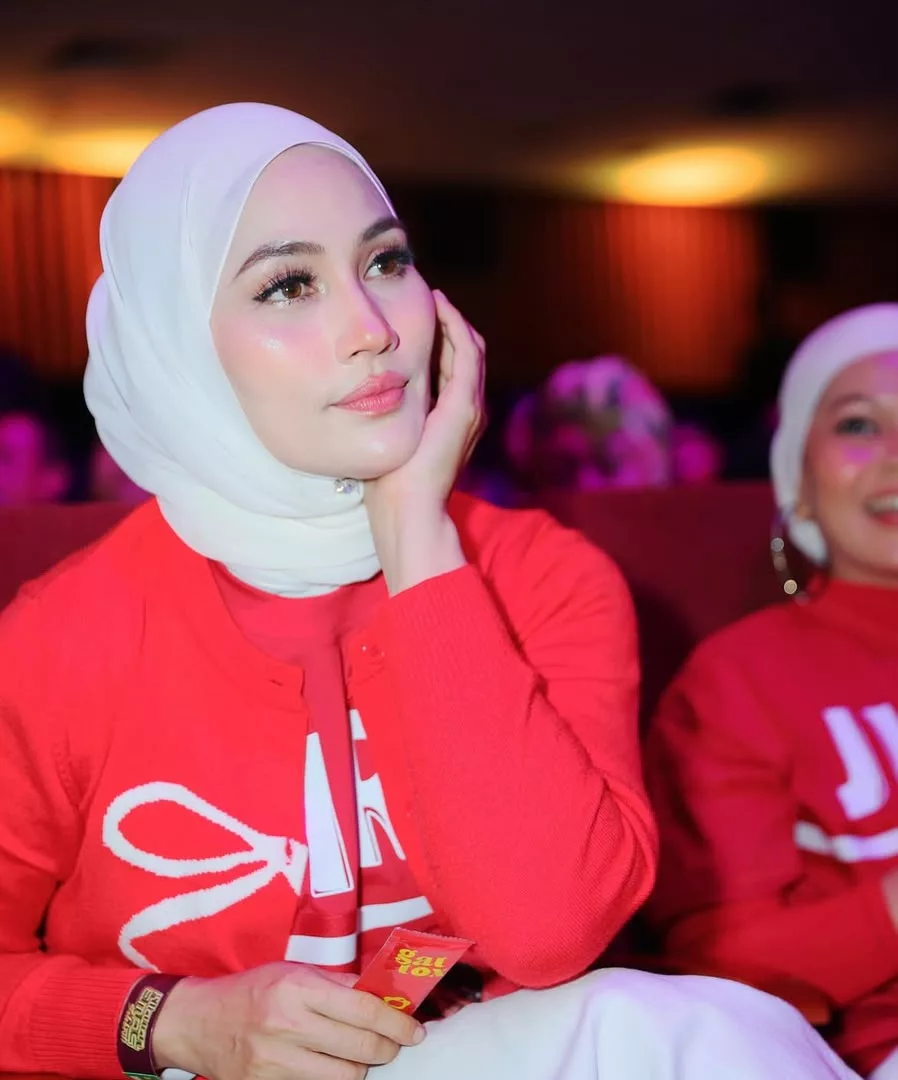 Fasha Sandha Anggap Kak Engku Pengacara ‘Legend’, Bagi 5 Bintang Untuk Minggu Pertama KES - “Sebagai Penonton, Jujur Cakap Rancangan Tu Best Sangat.”