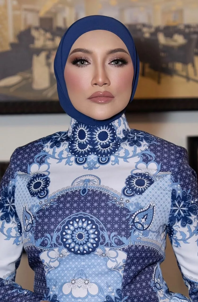 “Sangat Bersyukur Walaupun Sedih Sebab Kedua Ibu Bapa Tak Dapat Tengok, Selainnya Syukur Alhamdulillah,” - Datuk Ziana Zain 5 “Sangat Bersyukur Walaupun Sedih Sebab Kedua Ibu Bapa Tak Dapat Tengok, Selainnya Syukur Alhamdulillah,” - Datuk Ziana Zain