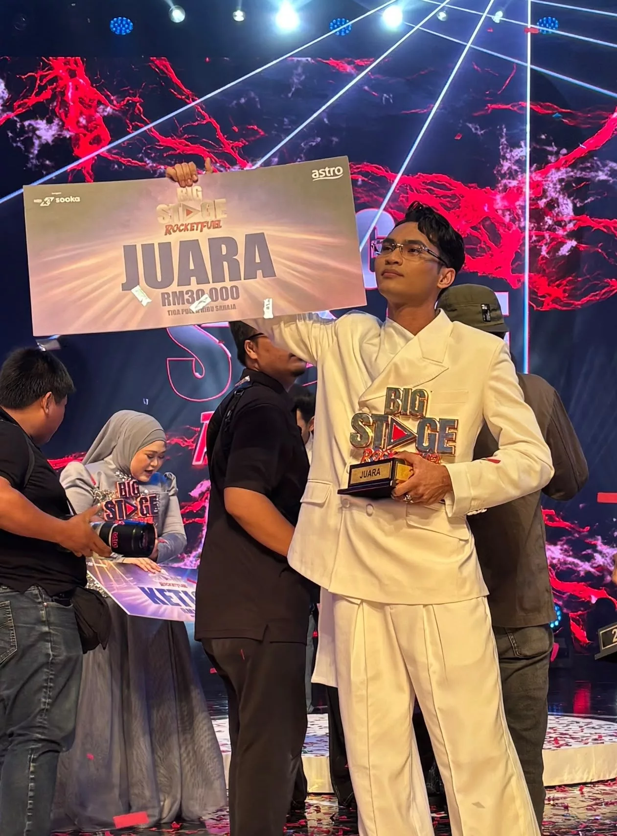 Jadi Peserta Paling Lama Bertahan Di Astro, Hussain Juara Big Stage Rocketfuel Dengan 80.97%, Bawa Pulang Rezeki Kontrak Bernilai RM100,000