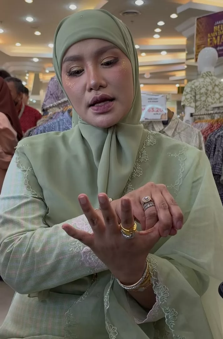 Elly Mazlein Perjelas Sebab Kurangkan Pengacaraan, Semuanya Demi Nyanyian - “Kalau Merajuk Di Saat-Saat Begini, Nampak Seperti Anak-Anak.”