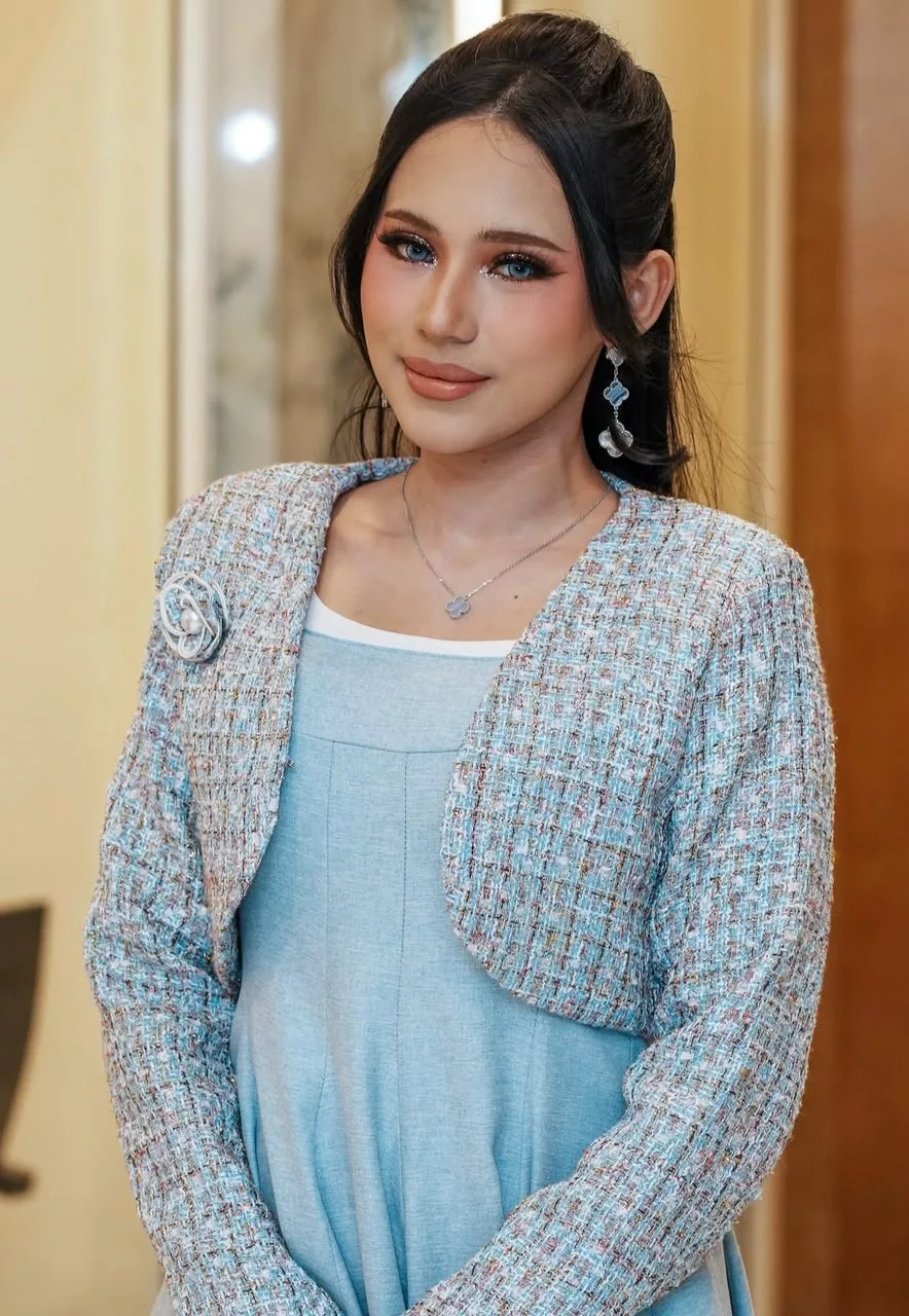 Azeva Serius Rakam Lagu Sejurus A. Aida Pulih Daripada Koma & 2 Bulan Di Hospital, Mahu Penuhi Impian Ibu - “Sudah Rela Hati Untuk Buat Apa Saja Yang Dia Minta.” 2 Azeva Serius Rakam Lagu Sejurus A. Aida Pulih Daripada Koma & 2 Bulan Di Hospital, Mahu Penuhi Impian Ibu - “Sudah Rela Hati Untuk Buat Apa Saja Yang Dia Minta.”