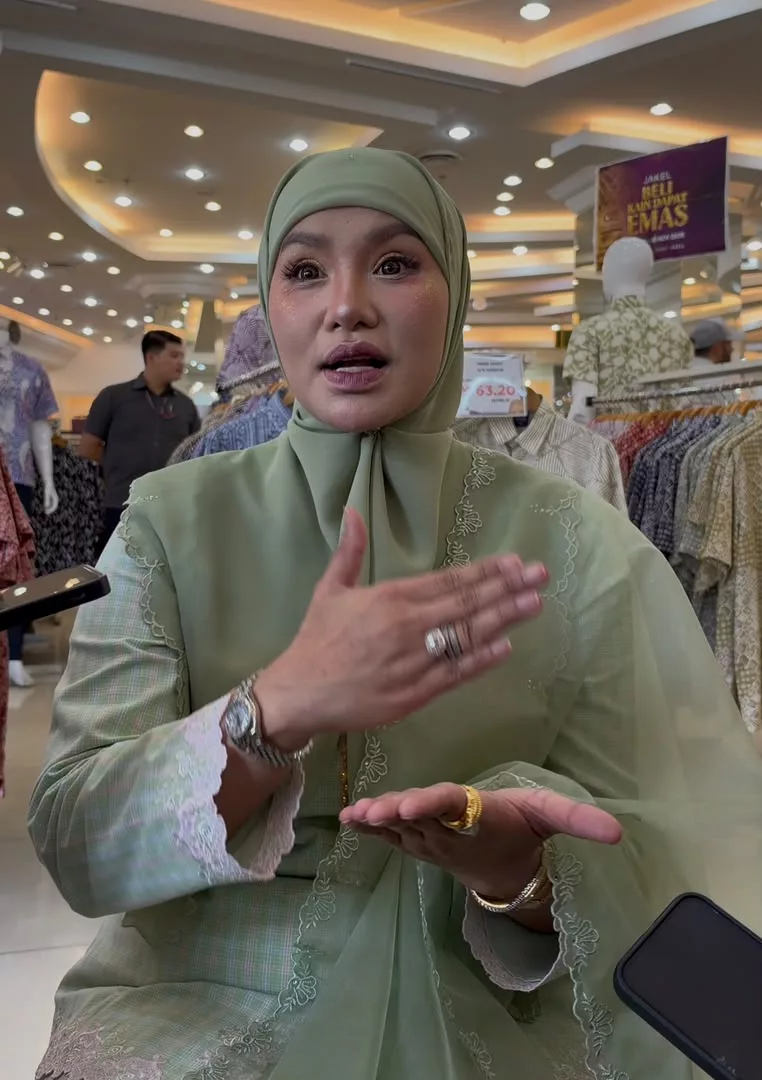 Elly Mazlein Perjelas Sebab Kurangkan Pengacaraan, Semuanya Demi Nyanyian - “Kalau Merajuk Di Saat-Saat Begini, Nampak Seperti Anak-Anak.”