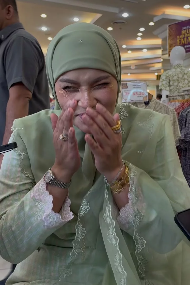 Elly Mazlein Perjelas Sebab Kurangkan Pengacaraan, Semuanya Demi Nyanyian - “Kalau Merajuk Di Saat-Saat Begini, Nampak Seperti Anak-Anak.”