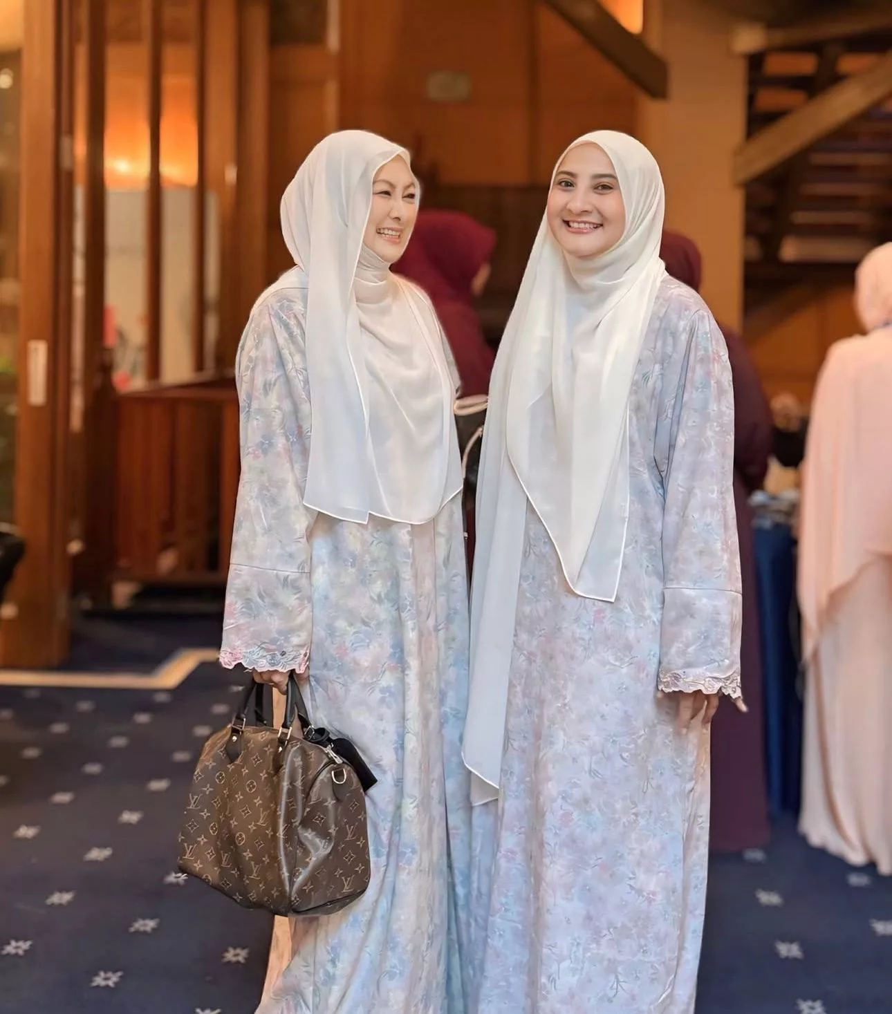 “30 Tahun Jaga Persahabatan…,” - Azza Elite Tak Suka Campuri Urusan Peribadi Kawan Baik, Beri Sokongan Moral & Enggan Tambah Tekanan… Abby Abadi Turut Komen 8 “30 Tahun Jaga Persahabatan…,” - Azza Elite Tak Suka Campuri Urusan Peribadi Kawan Baik, Beri Sokongan Moral & Enggan Tambah Tekanan… Abby Abadi Turut Komen