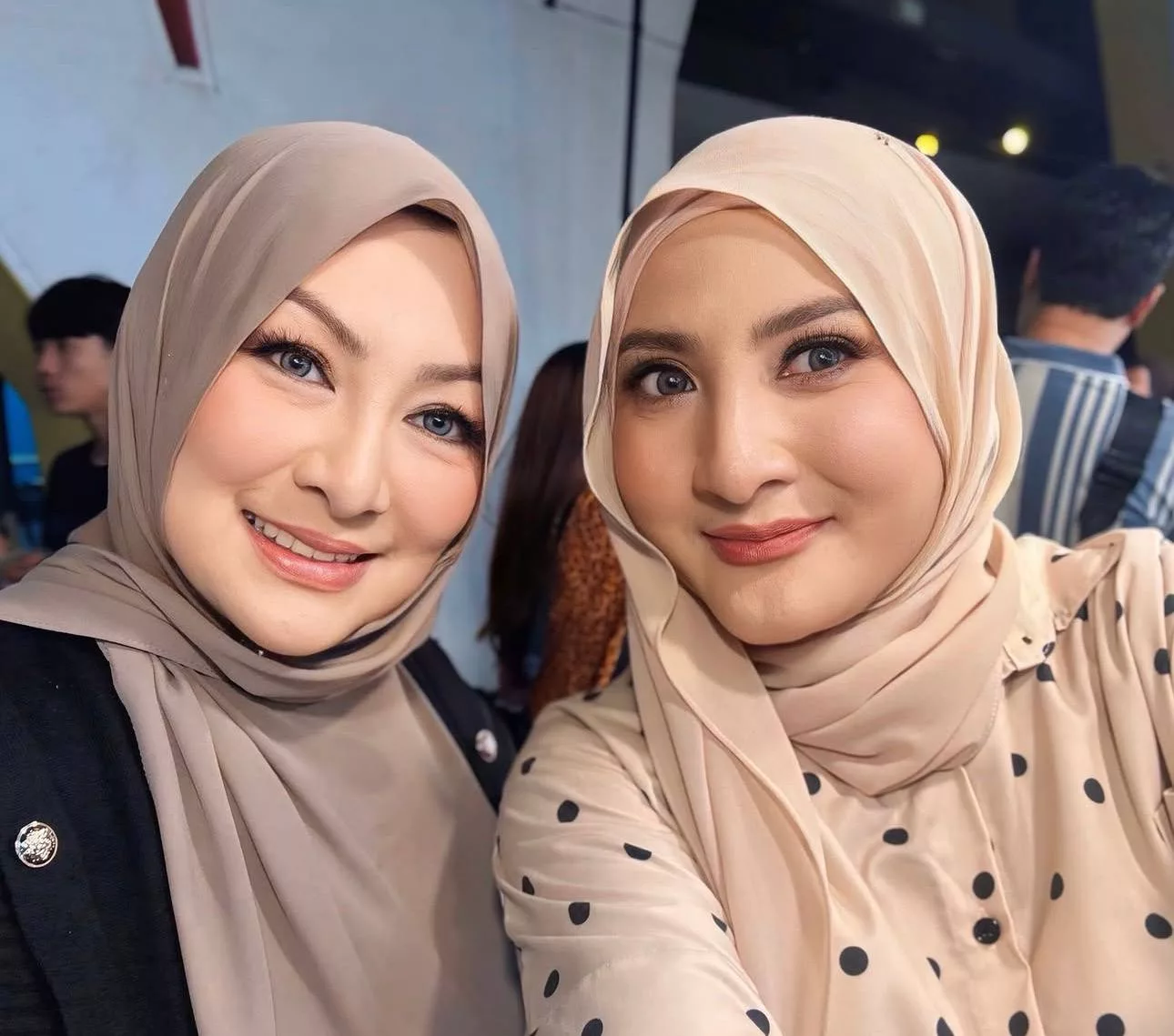 “30 Tahun Jaga Persahabatan…,” - Azza Elite Tak Suka Campuri Urusan Peribadi Kawan Baik, Beri Sokongan Moral & Enggan Tambah Tekanan… Abby Abadi Turut Komen 6 “30 Tahun Jaga Persahabatan…,” - Azza Elite Tak Suka Campuri Urusan Peribadi Kawan Baik, Beri Sokongan Moral & Enggan Tambah Tekanan… Abby Abadi Turut Komen