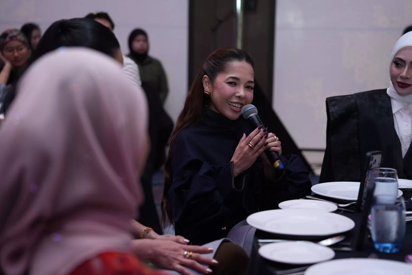 “Saya Juga Rapuh, Ada Perasaan,” - Nadeera Zaini Akui Berdepan Tekanan, Bukan Sengaja Lambat Siapkan Album 5 “Saya Juga Rapuh, Ada Perasaan,” - Nadeera Zaini Akui Berdepan Tekanan, Bukan Sengaja Lambat Siapkan Album