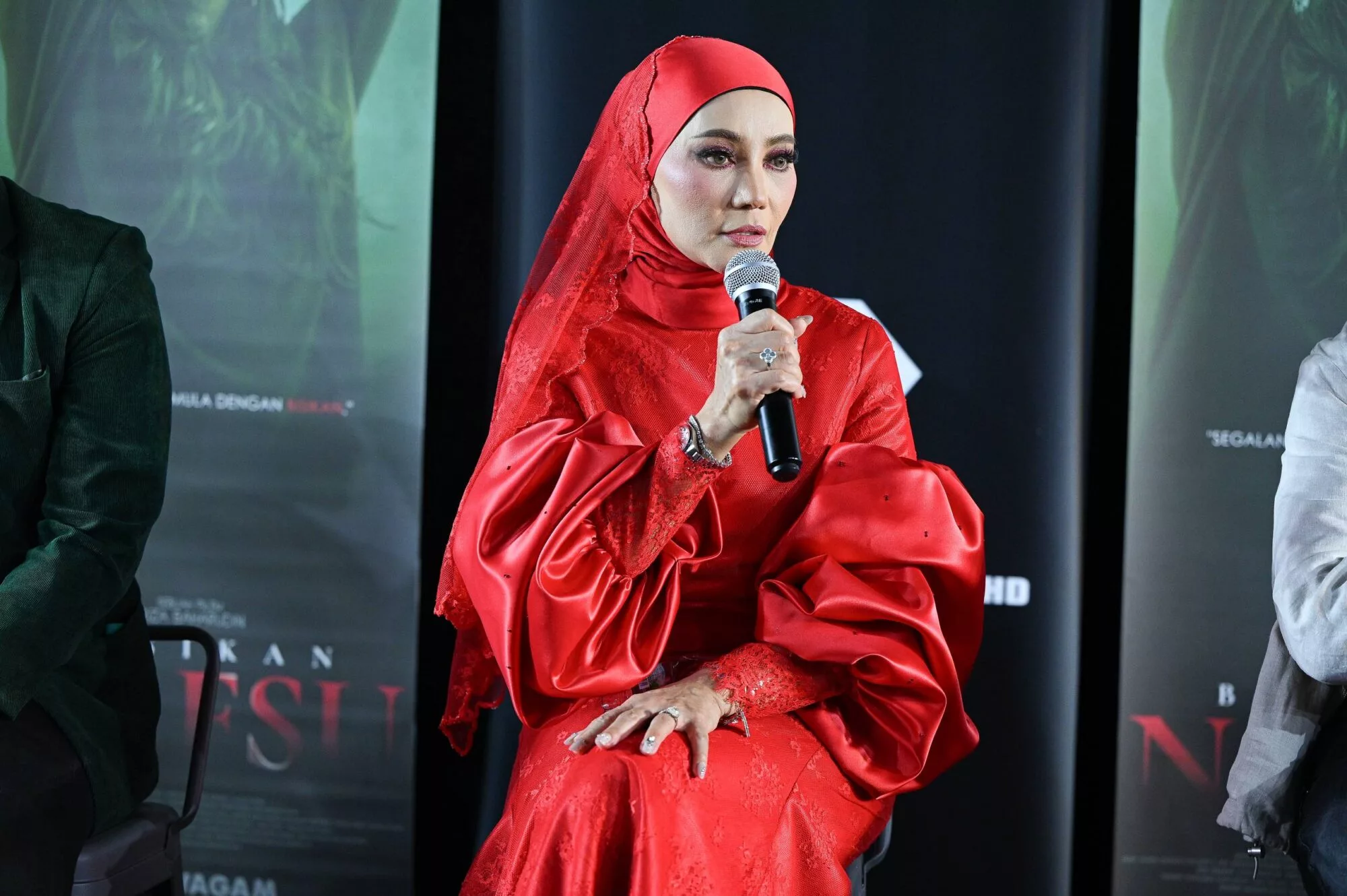 A. Aida Enggan Peduli Dakwaan Azeva Guna ‘Kabel’, Percaya Ada Pakej Lengkap - “Kalau Tak Okay, Kita Tak Teruskan Walaupun Anak Sendiri.”