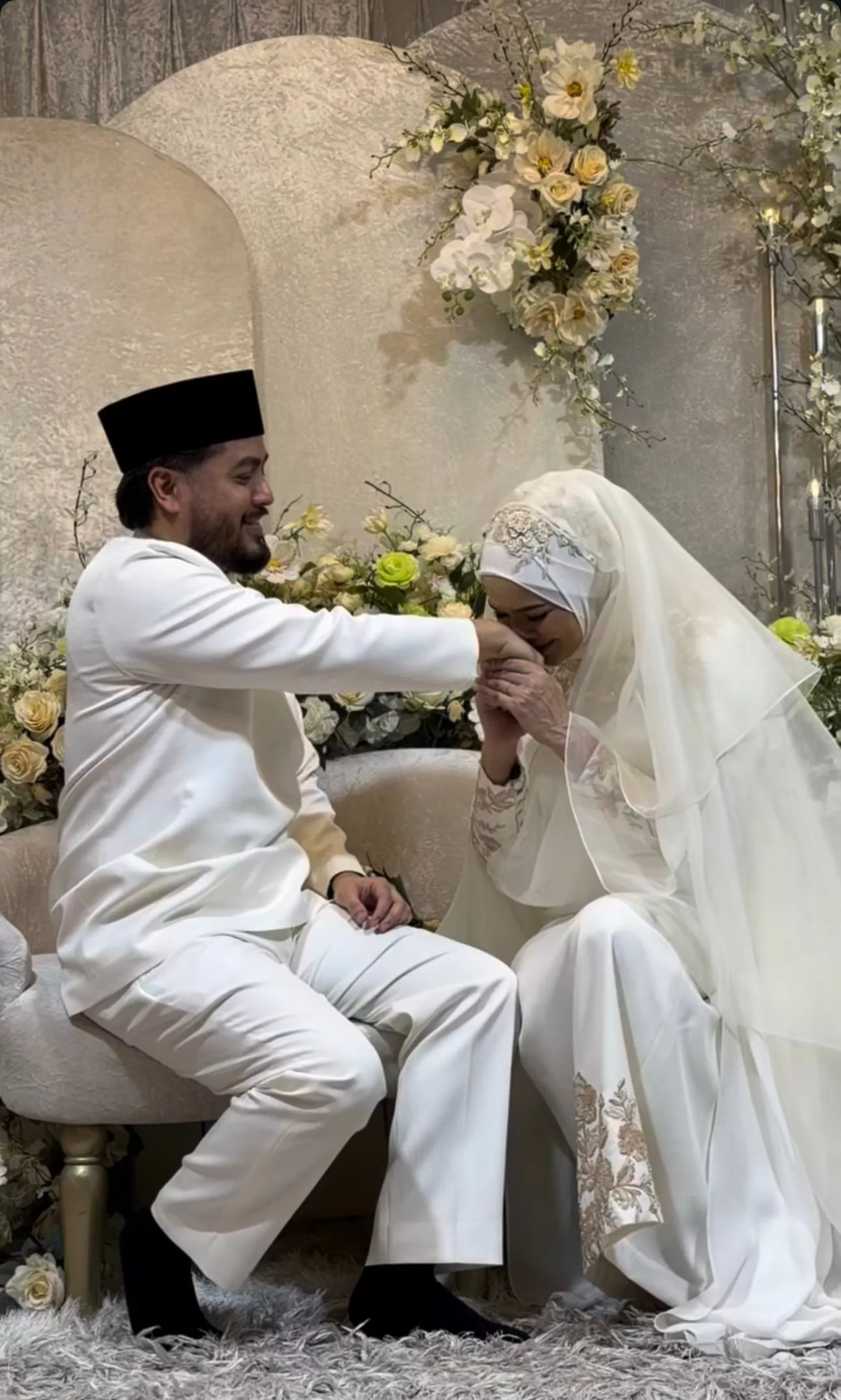 “Sekali Lafaz, Zahnita Wilson Sah Bergelar Isteri Kepada Farouk Osman Yunus… Anggun Dalam Persalinan Serba Putih