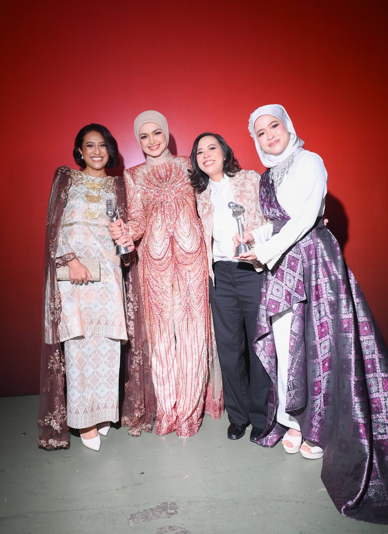 “Untuk Anugerah Lain, Mungkin Saya Tarik Diri…,”- Siti Nurhaliza Mahu Terus Bertanding Di AIM, Mahu Terus Beri Ruang Buat Komposer Muda 4 “Untuk Anugerah Lain, Mungkin Saya Tarik Diri…,”- Siti Nurhaliza Mahu Terus Bertanding Di AIM, Mahu Terus Beri Ruang Buat Komposer Muda