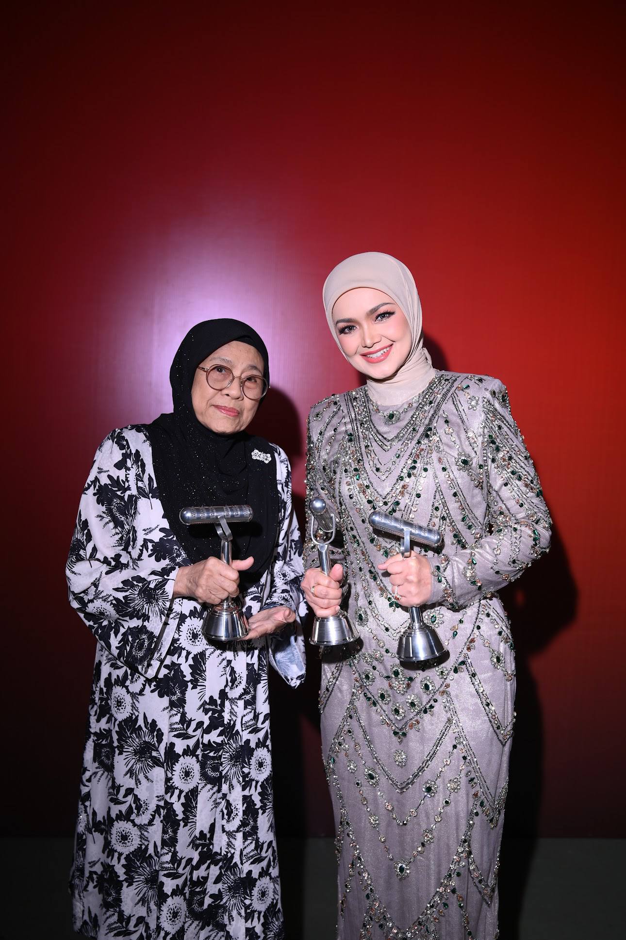 “Untuk Anugerah Lain, Mungkin Saya Tarik Diri…,”- Siti Nurhaliza Mahu Terus Bertanding Di AIM, Mahu Terus Beri Ruang Buat Komposer Muda