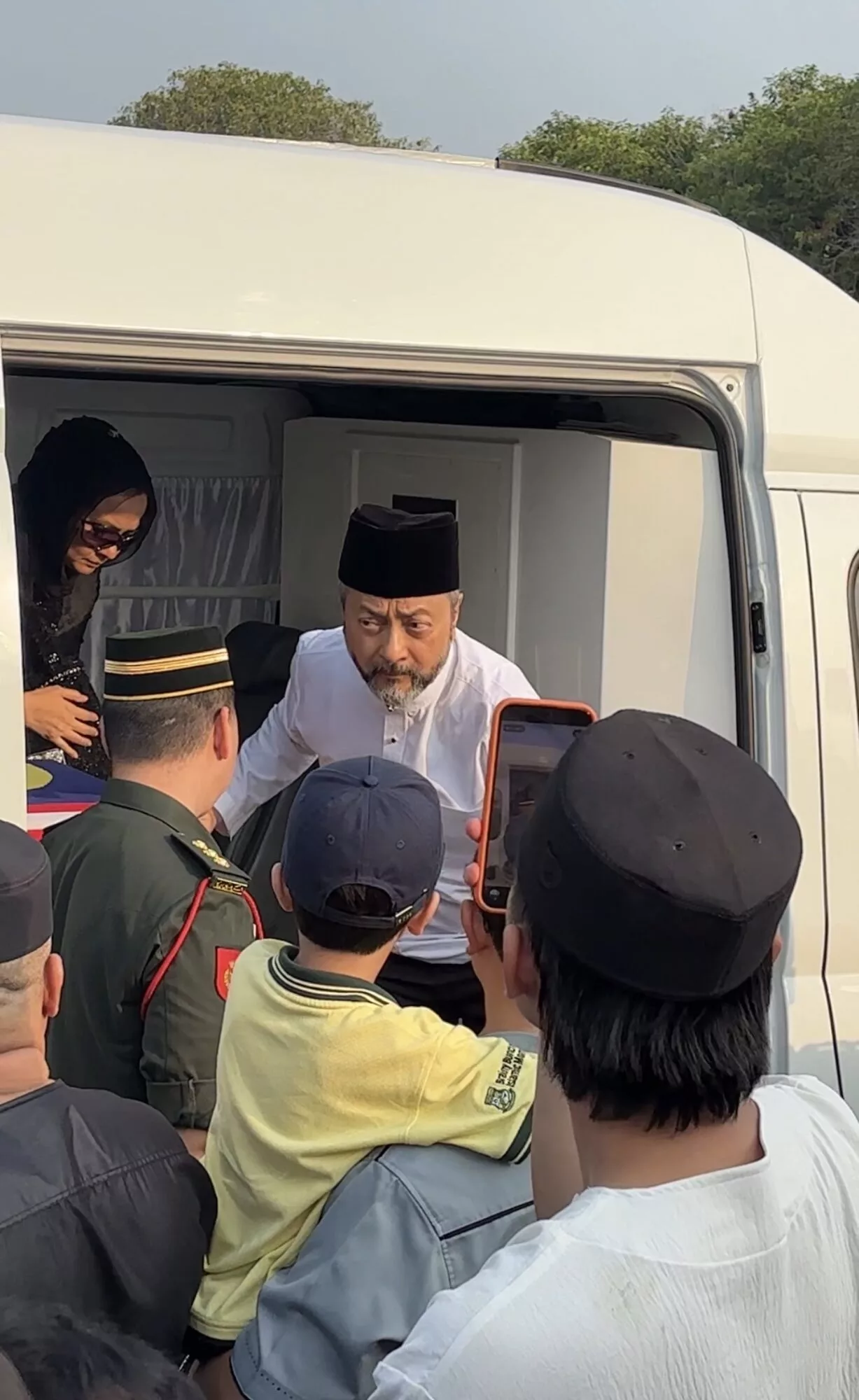 “Bagi Pihak Keluarga, Saya Ingin Berterima Kasih,” - Mukhriz Hiba, Namun Anggap Diri Insan Bertuah…Dapat Rezeki Rasa Kasih Sayang Ibu Sehingga Usia 62 Tahun