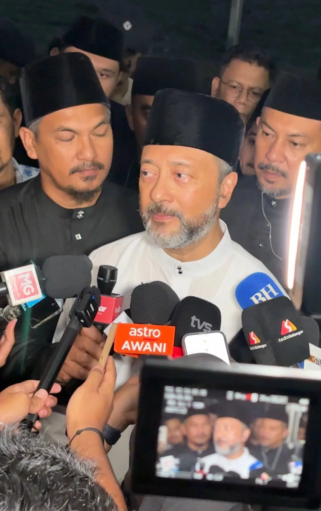 “Bagi Pihak Keluarga, Saya Ingin Berterima Kasih,” - Mukhriz Hiba, Namun Anggap Diri Insan Bertuah…Dapat Rezeki Rasa Kasih Sayang Ibu Sehingga Usia 62 Tahun