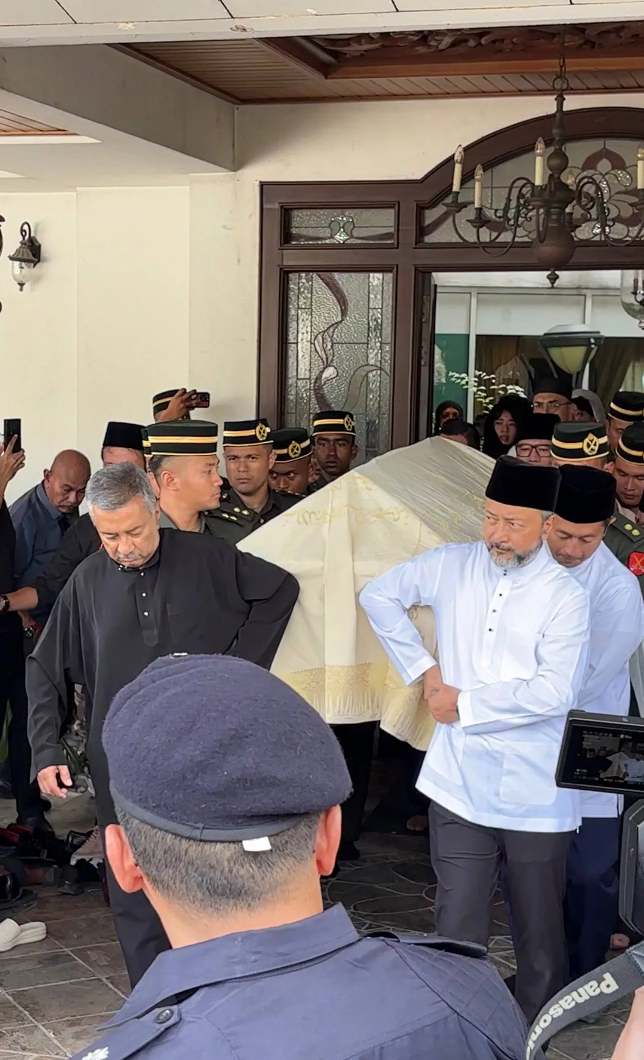 “Bagi Pihak Keluarga, Saya Ingin Berterima Kasih,” - Mukhriz Hiba, Namun Anggap Diri Insan Bertuah…Dapat Rezeki Rasa Kasih Sayang Ibu Sehingga Usia 62 Tahun