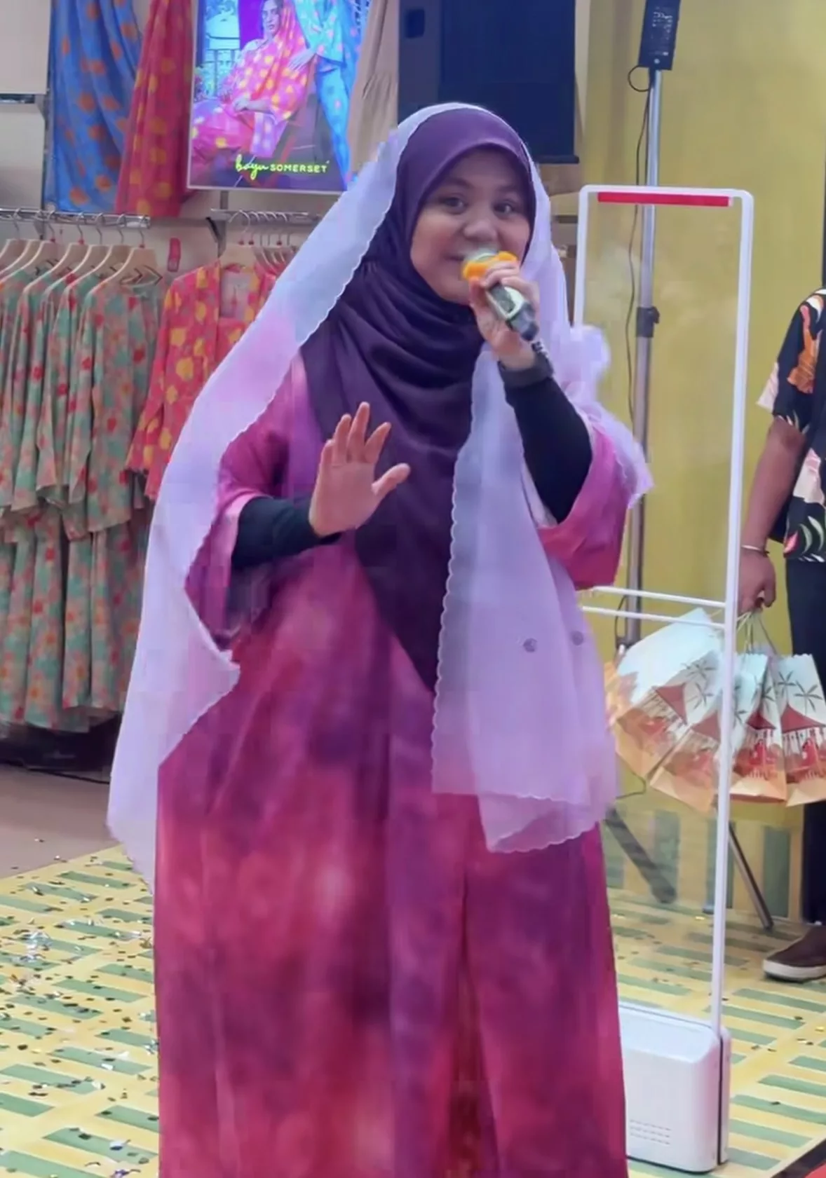 Kini Bergelar Pensyarah TESL, Najwa Latif Terus Jadi Inspirasi Anak Johor & Antara Yang Dihargai - “Kami Amat Kagumi Khidmat Bakti Mereka.” 3 Kini Bergelar Pensyarah TESL, Najwa Latif Terus Jadi Inspirasi Anak Johor & Antara Yang Dihargai - “Kami Amat Kagumi Khidmat Bakti Mereka.”