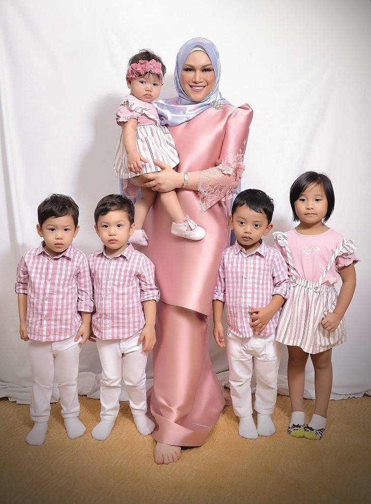 Zizie Izette Jawab Dakwaan Cepat ‘Move On’, Berani & Kuat Teruskan Kehidupan - “Melihat Saya Tersenyum Bukan Bermakna Sudah Berhenti Berduka.”