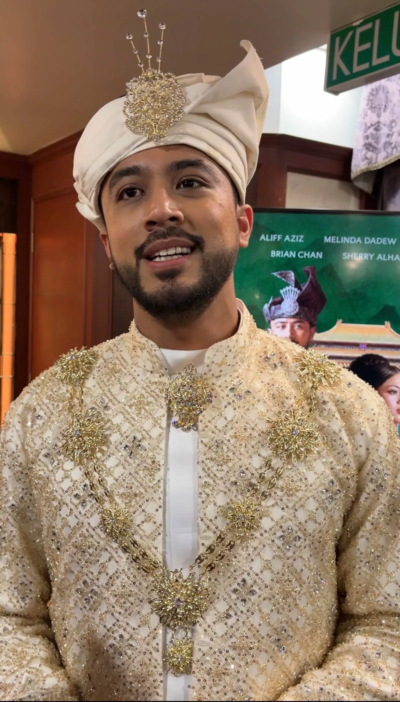 “Banyak Cabaran Yang Harus Saya Hadapi,” - Aliff Aziz Akui Gemuruh Atas Pentas Teater, Ekspektasi Tinggi M. Nasir Jadi Motivasi 2 “Banyak Cabaran Yang Harus Saya Hadapi,” - Aliff Aziz Akui Gemuruh Atas Pentas Teater, Ekspektasi Tinggi M. Nasir Jadi Motivasi