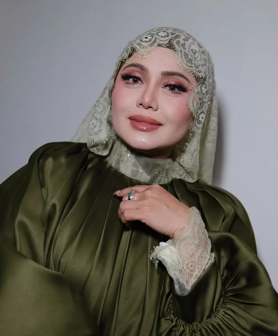Raja Azura Niat Bekerja Demi Cari Rezeki & Besarkan Anak-Anak, Maafkan Pengkritik - “Saya Tak Mahu Ulas Apa-Apa, Hanya Senyap.”
