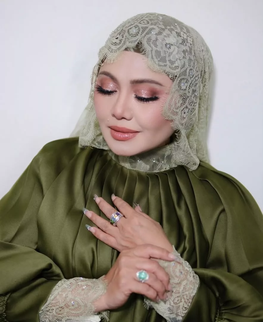 Raja Azura Niat Bekerja Demi Cari Rezeki & Besarkan Anak-Anak, Maafkan Pengkritik - “Saya Tak Mahu Ulas Apa-Apa, Hanya Senyap.”