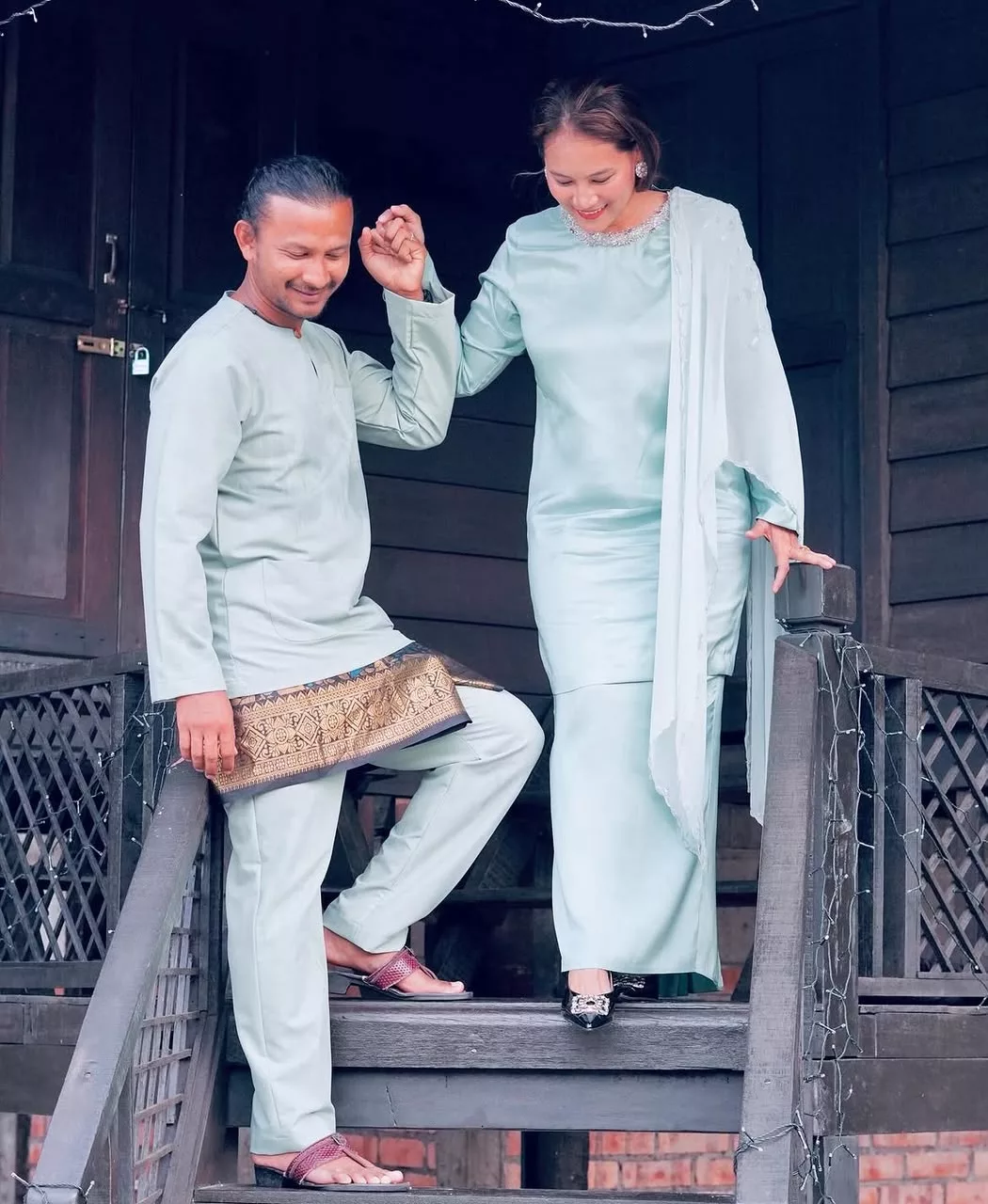 “Orang Nampak Kita Senang, Tapi Hanya Kita Dua Tahu Macam Mana ‘Struggle’…,” - Black Titip Ucapan Istimewa Buat Isteri, 14 Tahun Sehidup Semati 6 “Orang Nampak Kita Senang, Tapi Hanya Kita Dua Tahu Macam Mana ‘Struggle’…,” - Black Titip Ucapan Istimewa Buat Isteri, 14 Tahun Sehidup Semati