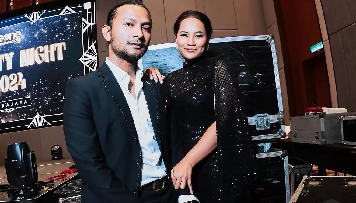 “Orang Nampak Kita Senang, Tapi Hanya Kita Dua Tahu Macam Mana ‘Struggle’…,” - Black Titip Ucapan Istimewa Buat Isteri, 14 Tahun Sehidup Semati 4 “Orang Nampak Kita Senang, Tapi Hanya Kita Dua Tahu Macam Mana ‘Struggle’…,” - Black Titip Ucapan Istimewa Buat Isteri, 14 Tahun Sehidup Semati