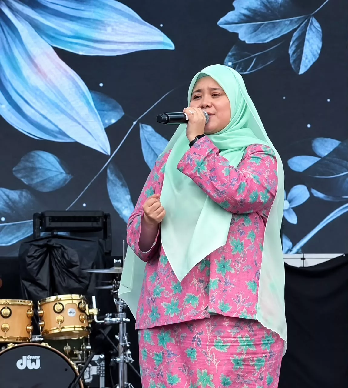 “Saya Jarang Berkongsi Perasaan Di Media Sosial,” - Najwa Latif Respon Isu ‘Body Shaming’, Tersentuh Ada Yang Pertahankan Dirinya 3 “Saya Jarang Berkongsi Perasaan Di Media Sosial,” - Najwa Latif Respon Isu ‘Body Shaming’, Tersentuh Ada Yang Pertahankan Dirinya