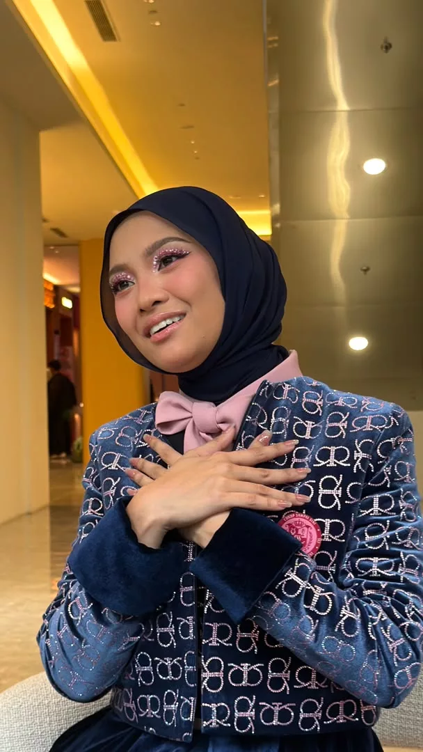 “Penyanyi Nombor Satu Pun Ada ‘Haters’, Apatah Lagi Saya,” – Nabila Razali Kalis Kecaman, Tapi Takkan Berdiam Jika Keluarga Disentuh 7 “Penyanyi Nombor Satu Pun Ada ‘Haters’, Apatah Lagi Saya,” – Nabila Razali Kalis Kecaman, Tapi Takkan Berdiam Jika Keluarga Disentuh