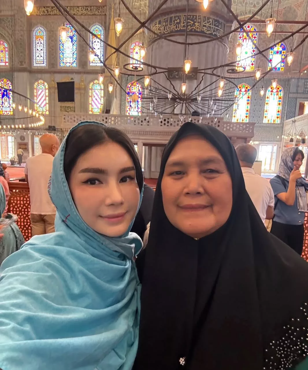 2 Minggu Bersama Ibu Berakhir, Sajat Kamaruzzaman Tidak Dapat Tahan Air Mata - “Sedih Sangat Sebab Selepas Ini Akan Rindukan Mak Lagi.”