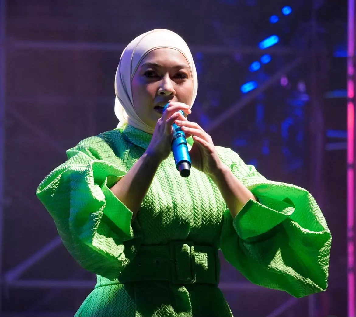 Penampilan Berhijab Jadi Perhatian, Misha Omar Terharu Ramai Doa Yang Baik-Baik - “Saya Rasa Bangga, Terinspirasi Dan Bersyukur Bila…” 6 Penampilan Berhijab Jadi Perhatian, Misha Omar Terharu Ramai Doa Yang Baik-Baik - “Saya Rasa Bangga, Terinspirasi Dan Bersyukur Bila…”