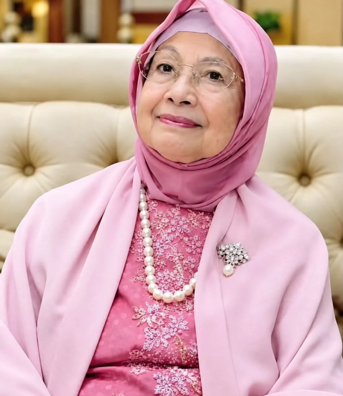 “Dari Pagi Scroll Social Media Hingga…,” - Risteena Luah Rasa Sebak, Tersentuh Dengan Kisah 70 Tahun Cinta Tun Hasmah & Tun Mahathir