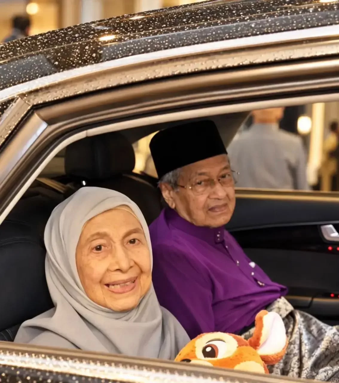 “Dari Pagi Scroll Social Media Hingga…,” - Risteena Luah Rasa Sebak, Tersentuh Dengan Kisah 70 Tahun Cinta Tun Hasmah & Tun Mahathir
