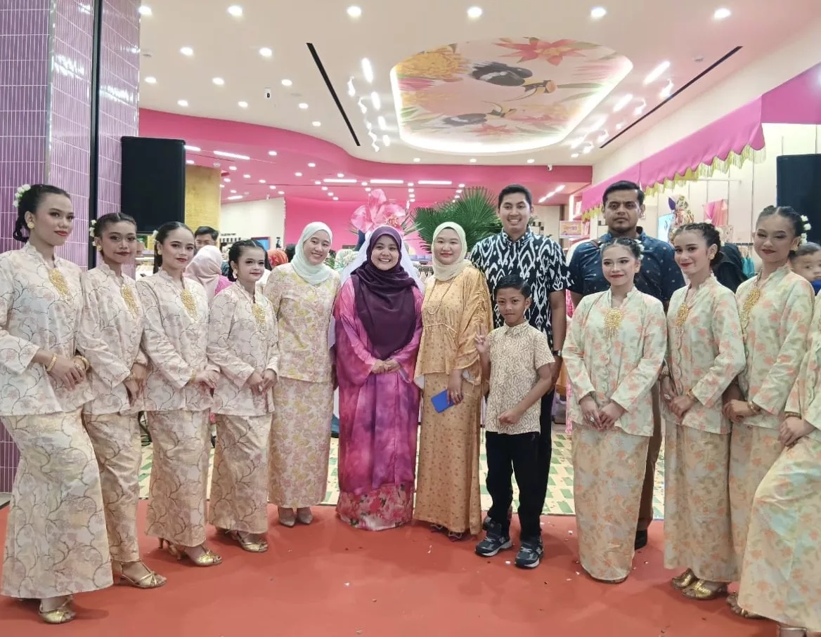 Kini Bergelar Pensyarah TESL, Najwa Latif Terus Jadi Inspirasi Anak Johor & Antara Yang Dihargai - “Kami Amat Kagumi Khidmat Bakti Mereka.” 2 Kini Bergelar Pensyarah TESL, Najwa Latif Terus Jadi Inspirasi Anak Johor & Antara Yang Dihargai - “Kami Amat Kagumi Khidmat Bakti Mereka.”