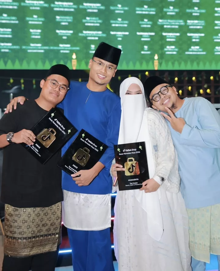 ANAS Cosmetics Kekal Nombor Satu Di TikTok Shop Malaysia & Jualan Hampir 12 Juta Unit, Anas Zahrin Bersyukur - “Bukan Saya Yang Hebat, Tapi Doa Mustajab Mak.” 5 ANAS Cosmetics Kekal Nombor Satu Di TikTok Shop Malaysia & Jualan Hampir 12 Juta Unit, Anas Zahrin Bersyukur - “Bukan Saya Yang Hebat, Tapi Doa Mustajab Mak.”