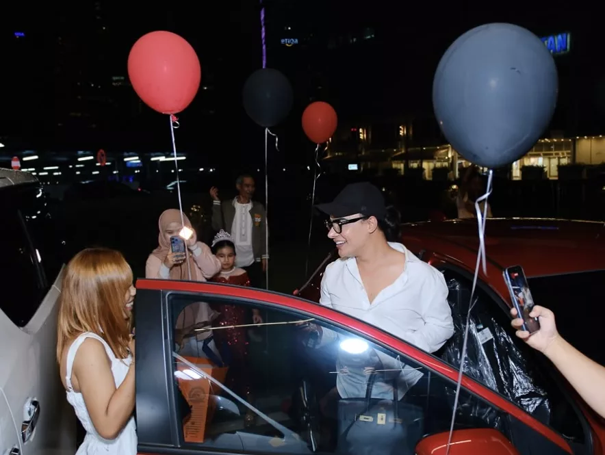 Diva M Hadiahkan Honda Civic Hatchback RM100,000 Buat Pekerja Setia, Dibayar Tunai & Siap Serah Dokumen Pemilikan!